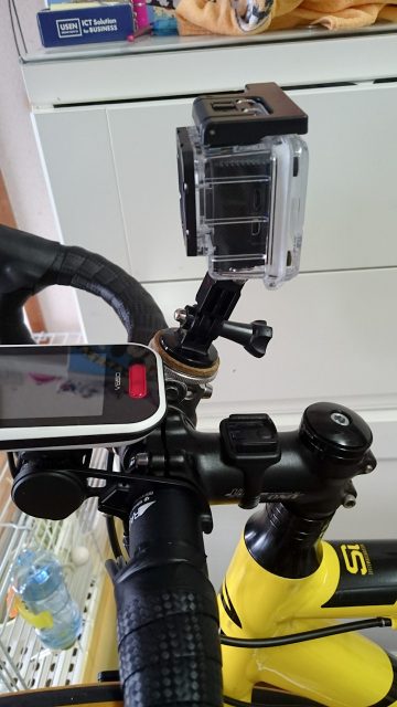 ウェアラブルカメラをロードバイクのハンドルにマウント