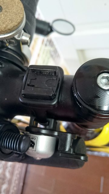 ウェアラブルカメラをロードバイクのハンドルにマウント